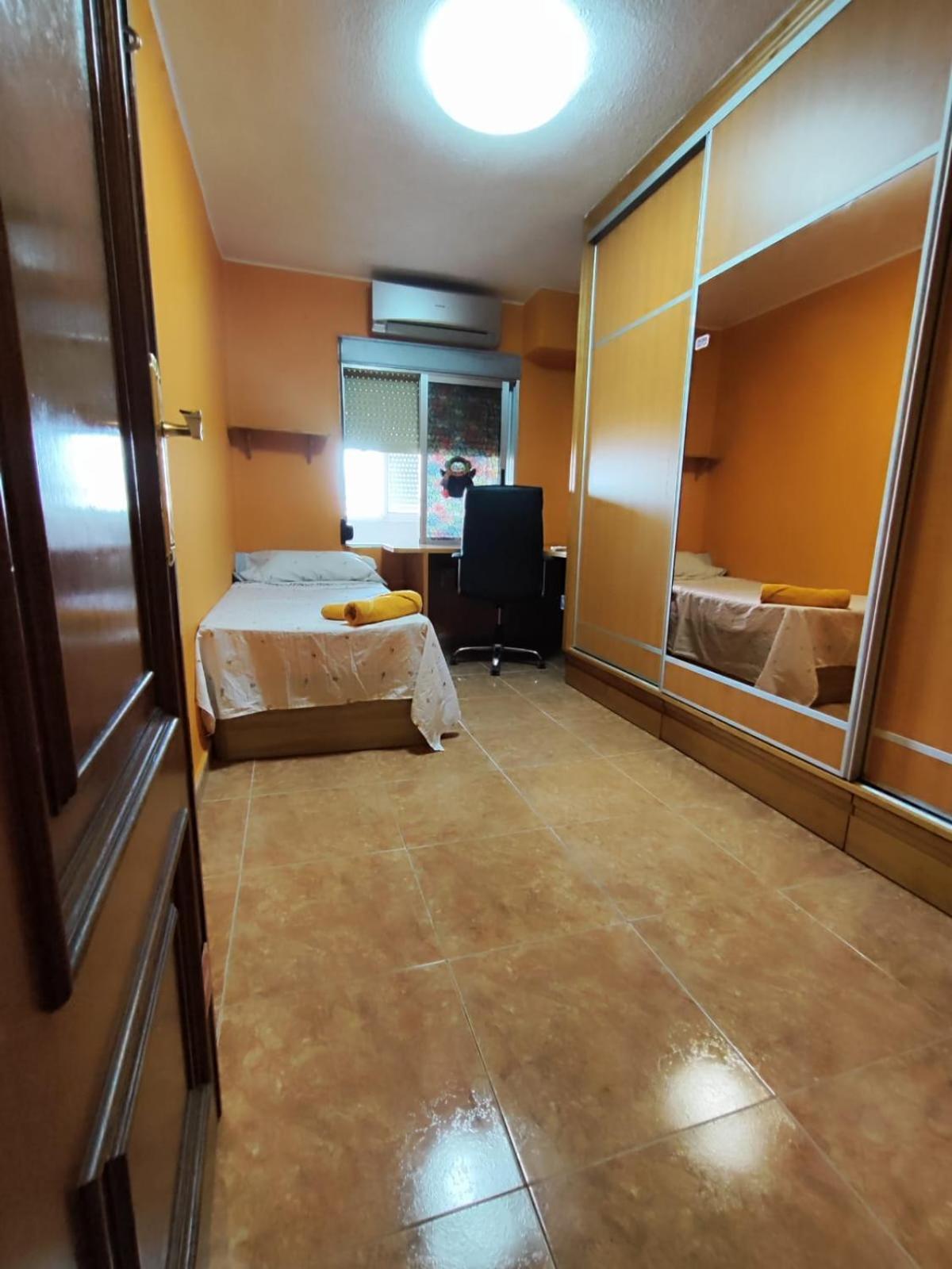 Valencia Avenida Del Puerto Private Rooms Zewnętrze zdjęcie